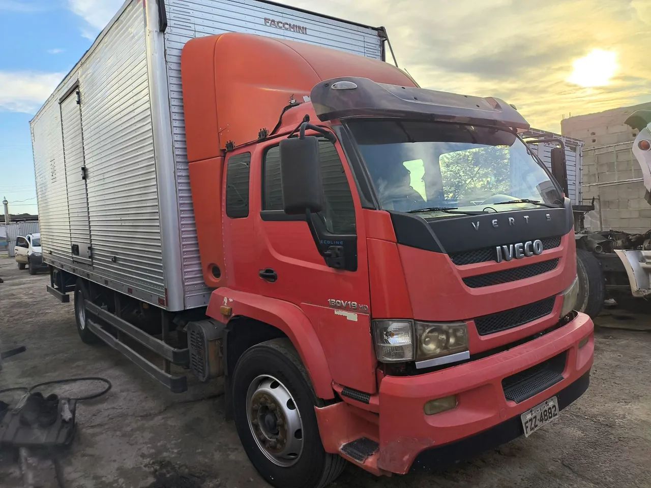 Iveco/Vertis 130 V19 Baú 2015 Bom - Foto 3