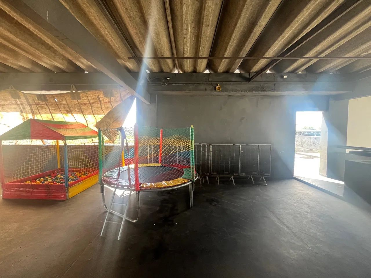 Pula-pula e casinha de bolas aluguel  - Foto 3