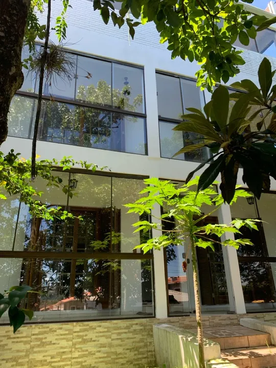 Sobrado Zona Sul com 2 apartamentos com 1 e 2 dormitórios, salão de festa, terraço