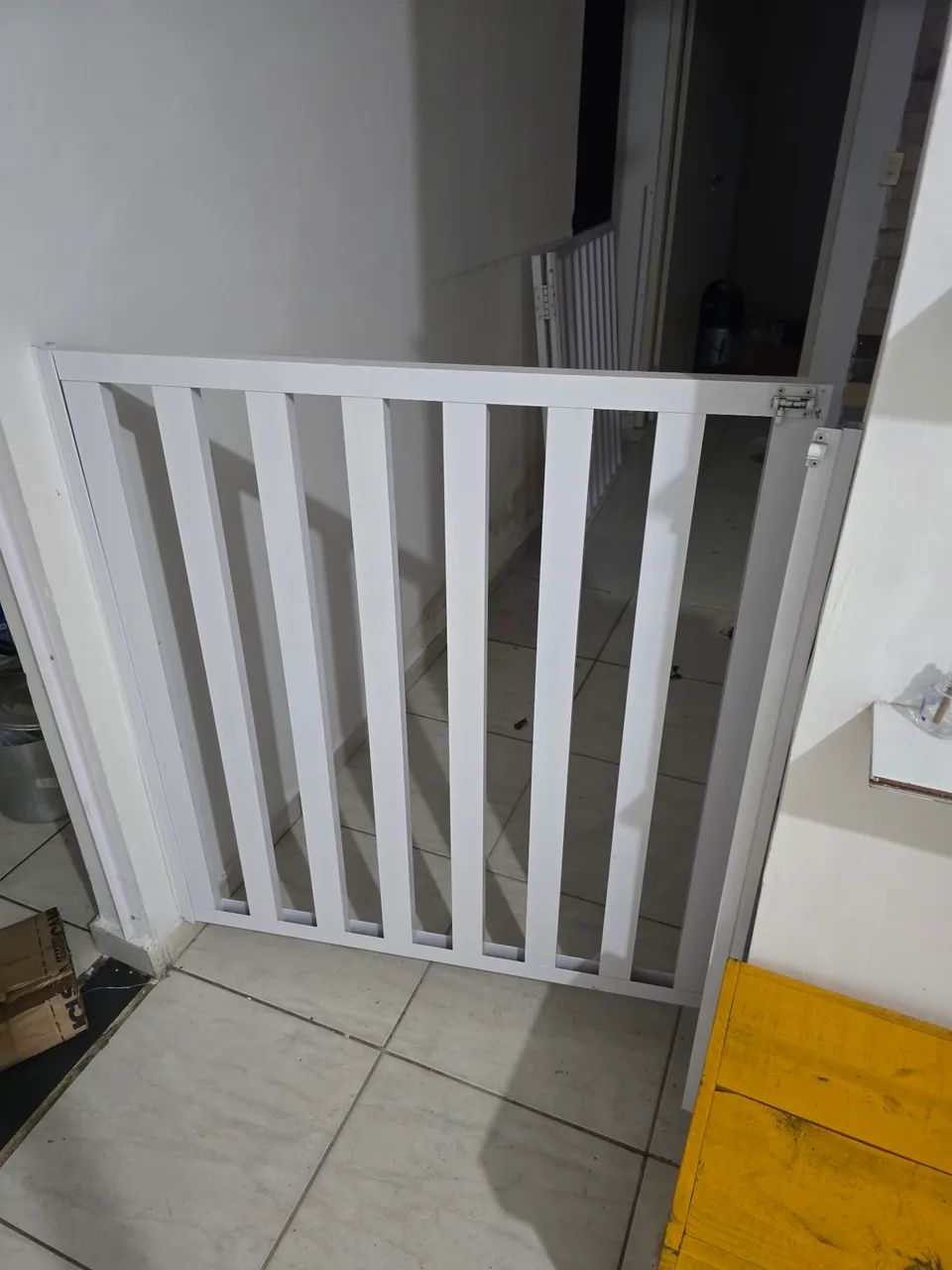 Vender logo 3 portões em aluminio brancos