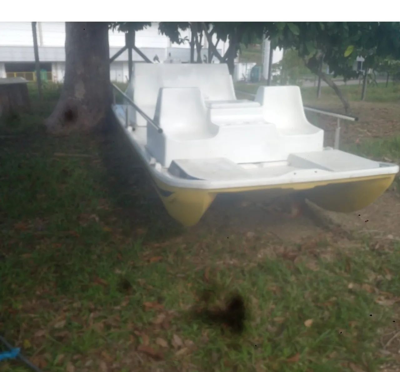Lancha Catamarã vendo nova de Fibra 