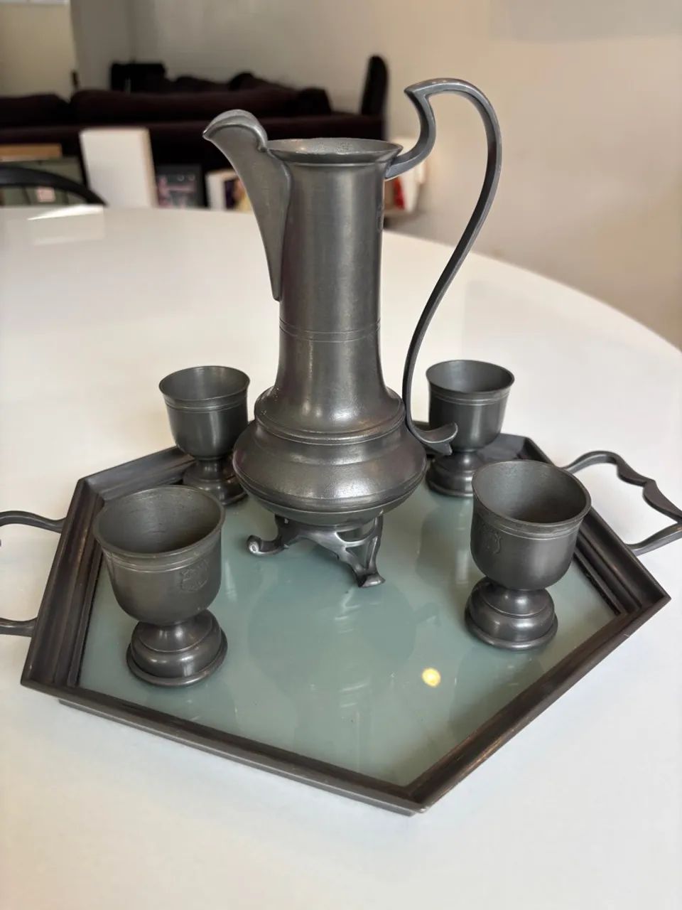 Conjunto de Jarro e Copos Decorativos de estanho