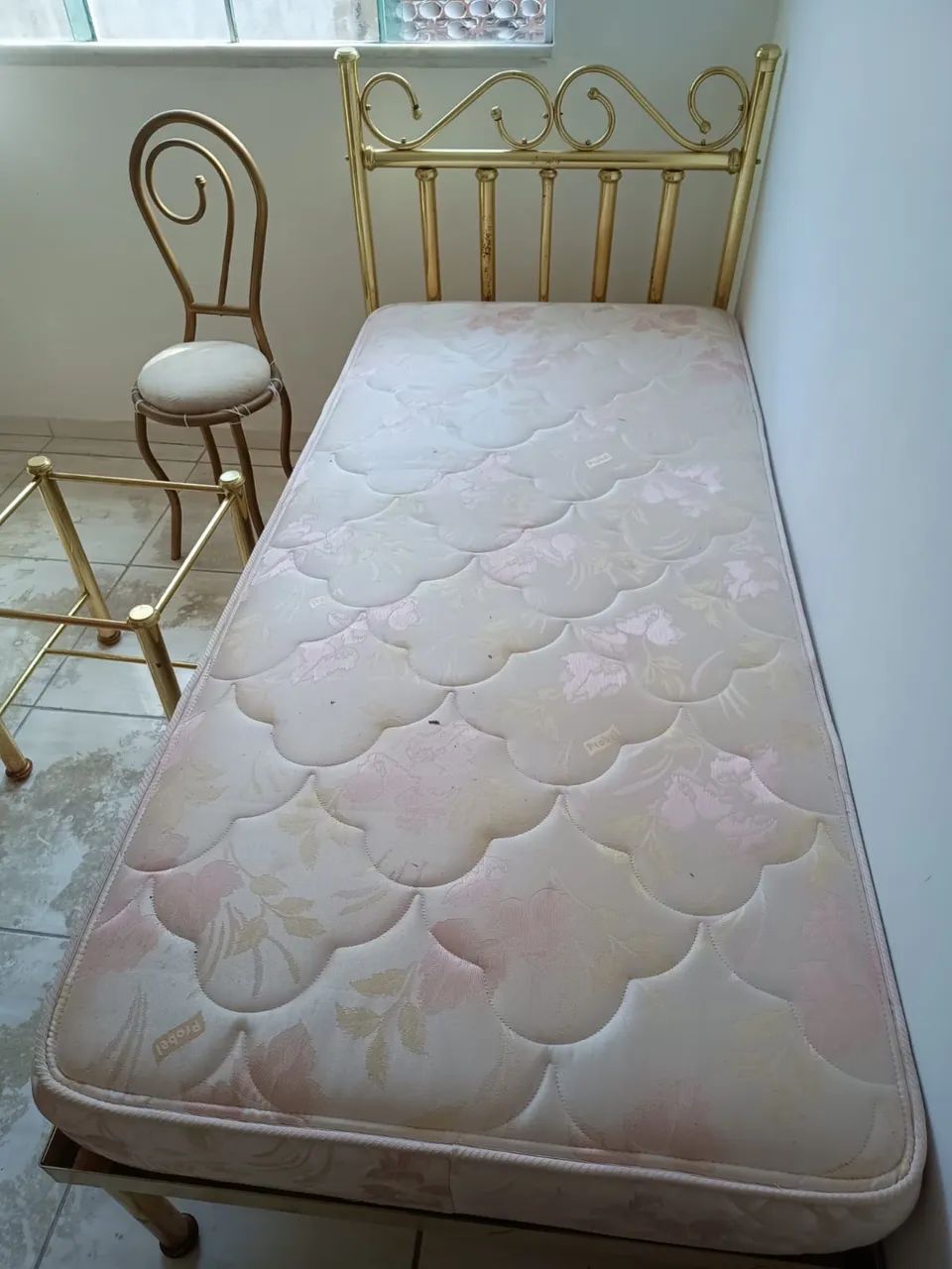 Conjunto cama de solteiro, cadeira e bancada - Foto 2