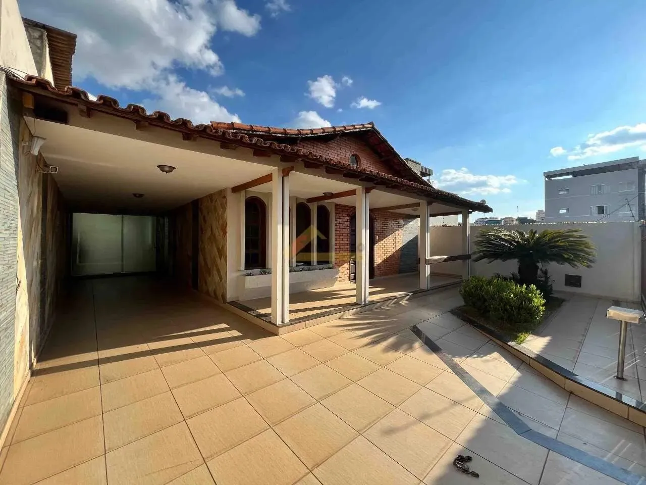 Casa para aluguel, 3 quartos, 1 suíte, 2 vagas, Catalão - Divinópolis/MG