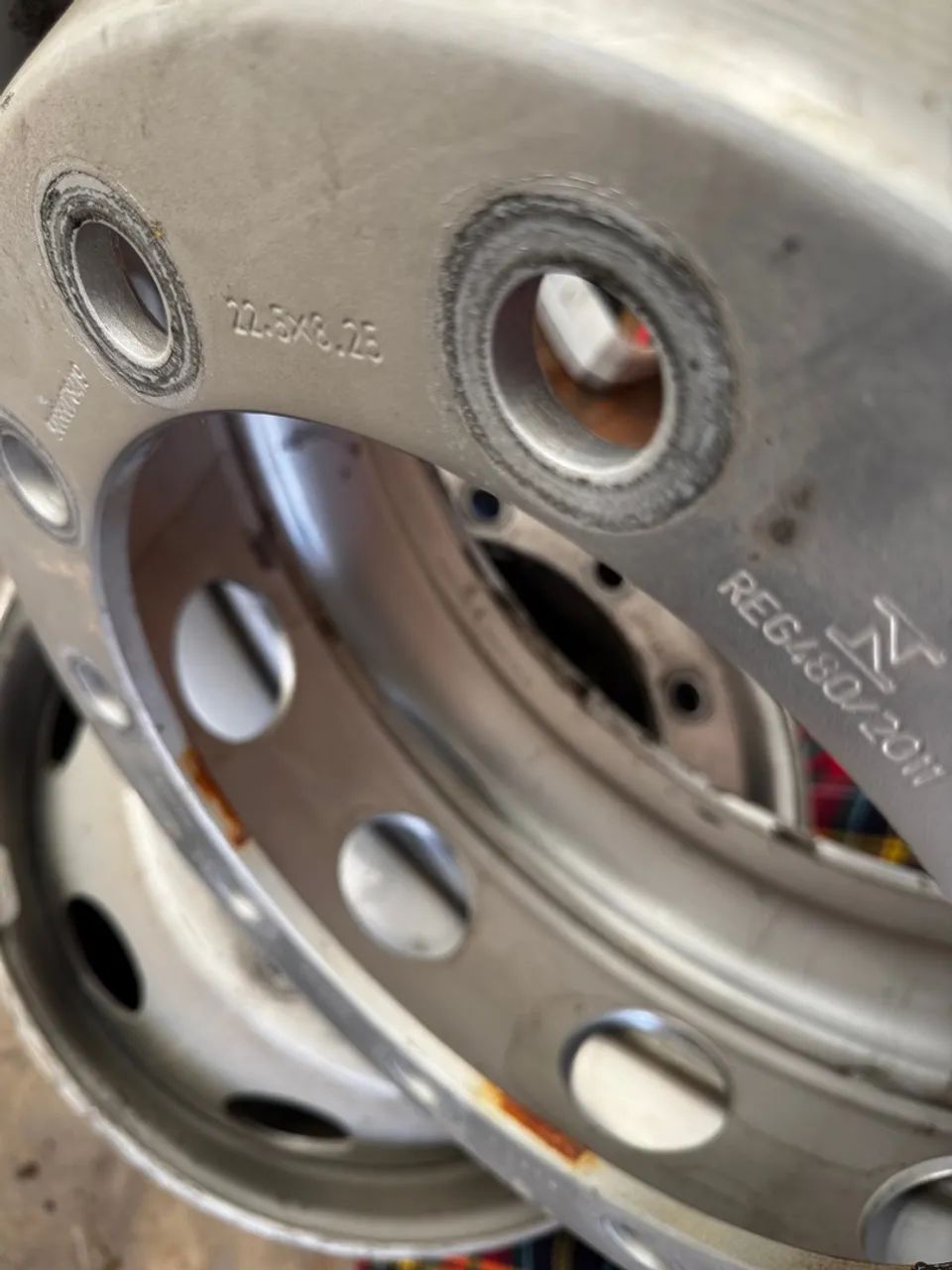 Rodas em aço 22.5x8.25 para caminhão e ônibus 295o - Foto 2