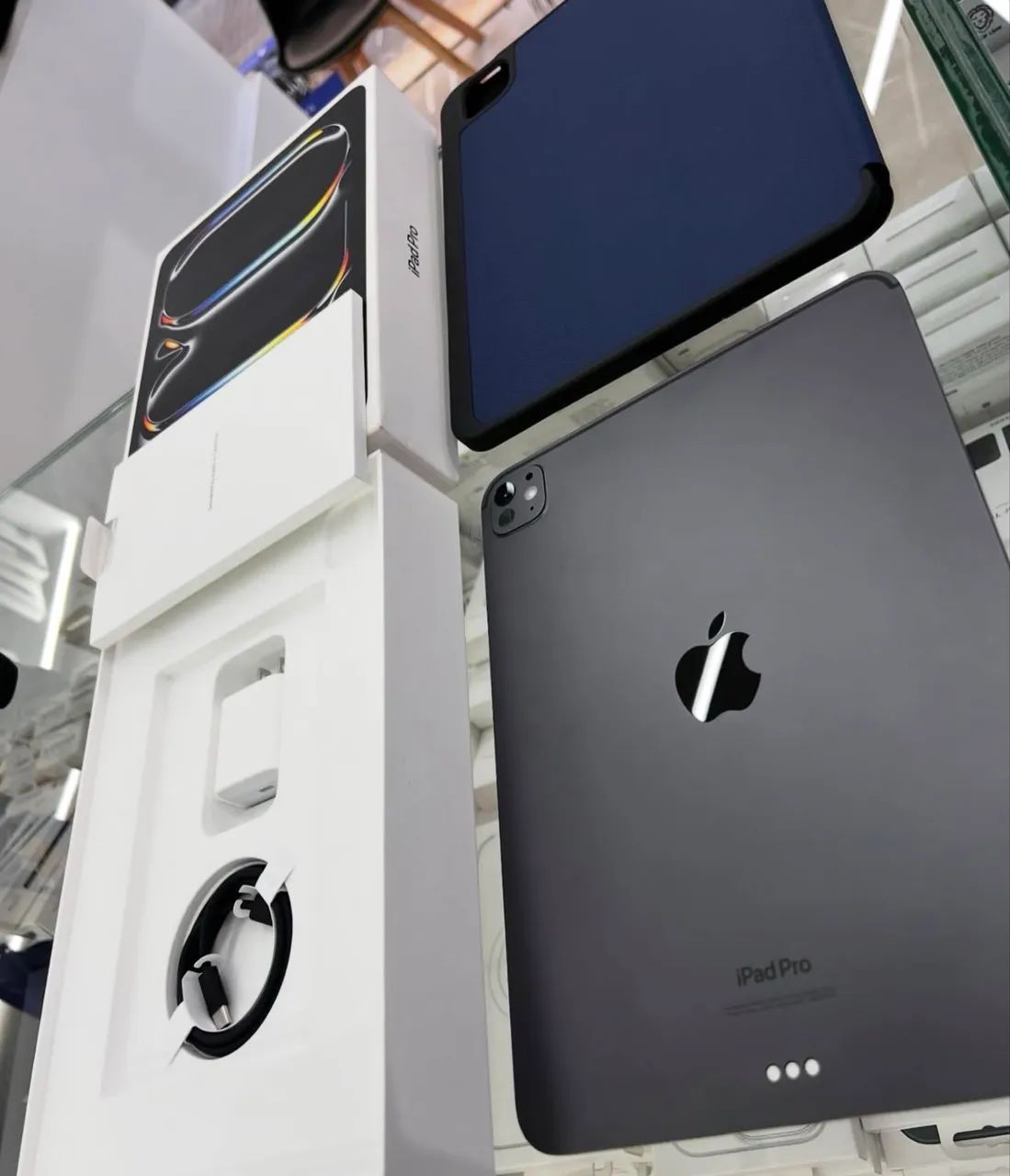 IPad Pro M4 256GB LACRADOS NF E GARANTIA - Silver e Gray - Tablets