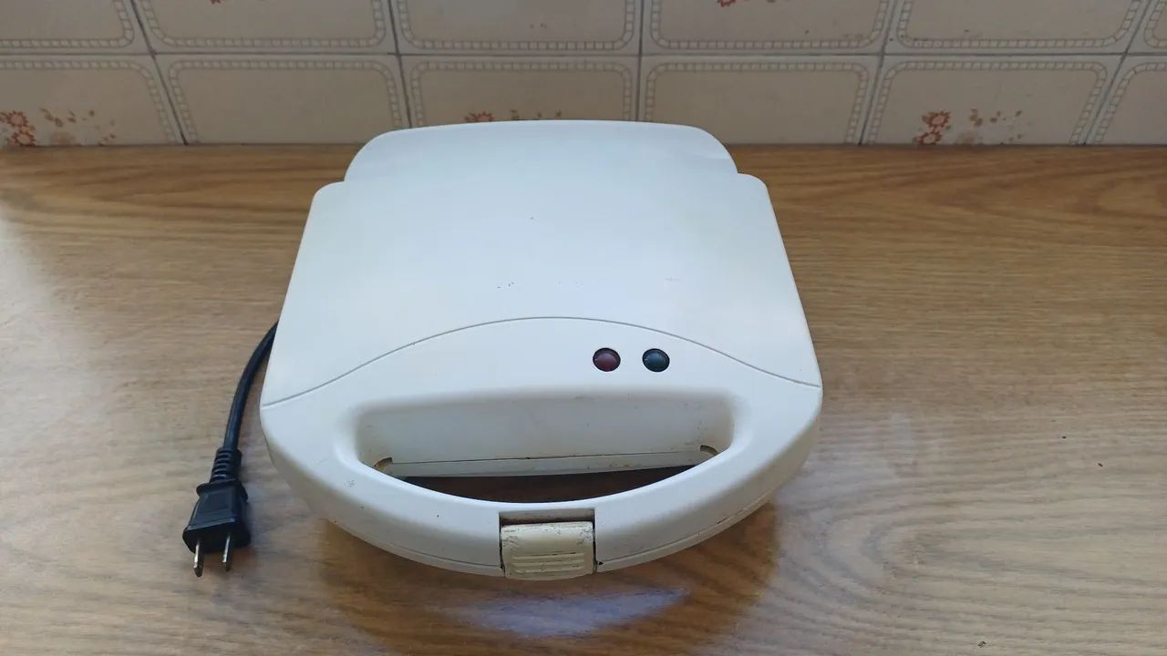 Sanduicheira Black & Decker (Mod. G600)
