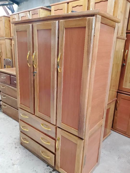 Guarda roupa de  3 portas Novo.