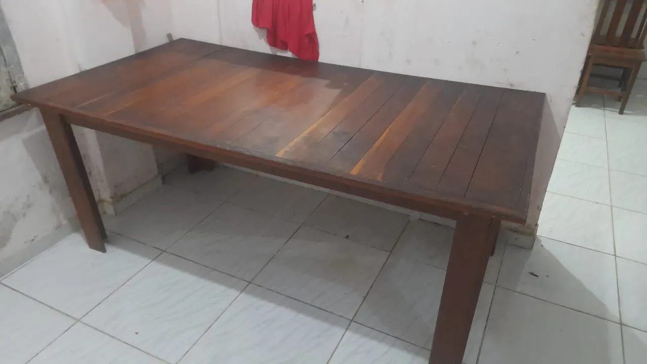Mesa de Jantar de Madeira Maciça
