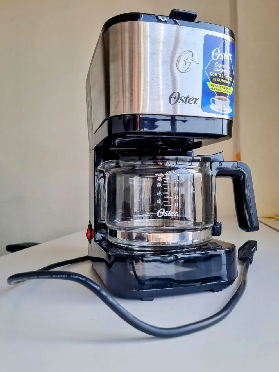 Cafeteira Elétrica Oster Compacta 0,7L