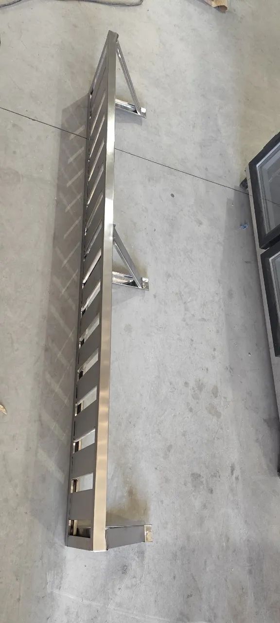 Prateleira Gradeada para Decoração Industrial