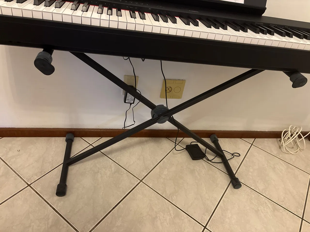 Suporte para Teclado Musical - praticamente novo