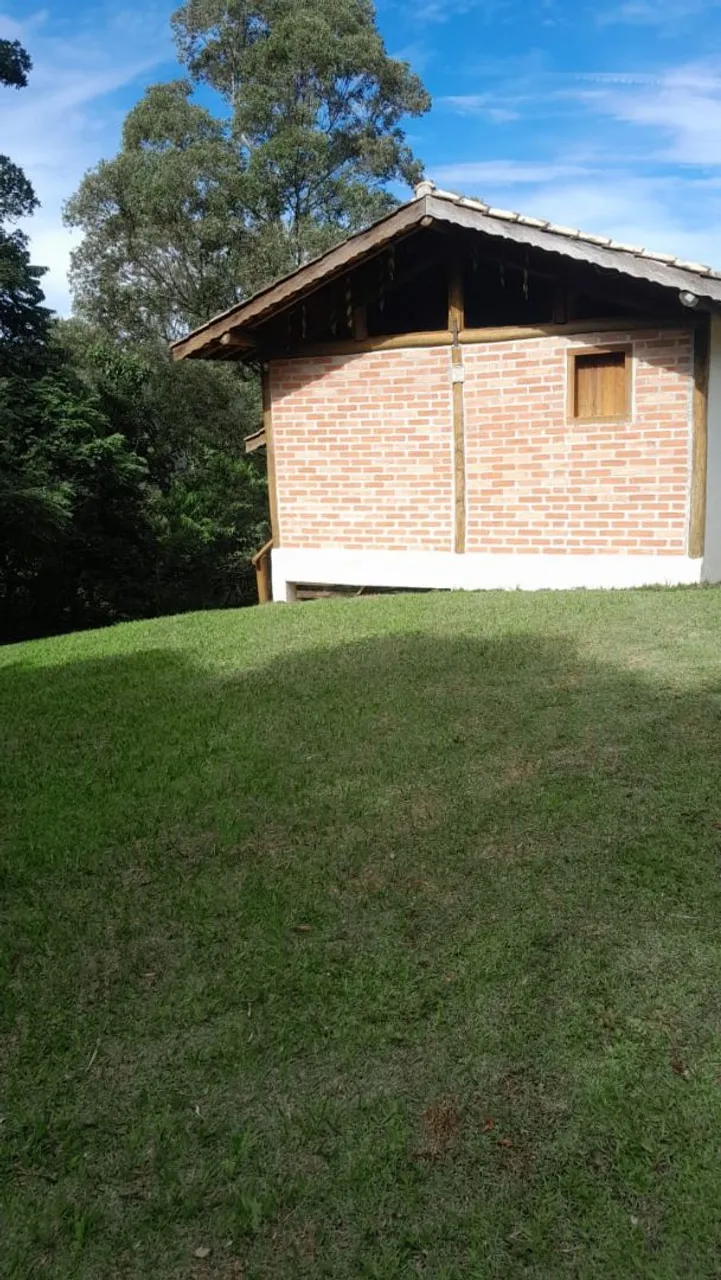 Lindo sítio em Joanópolis, SP com uma casa e um chalé mobiliados.