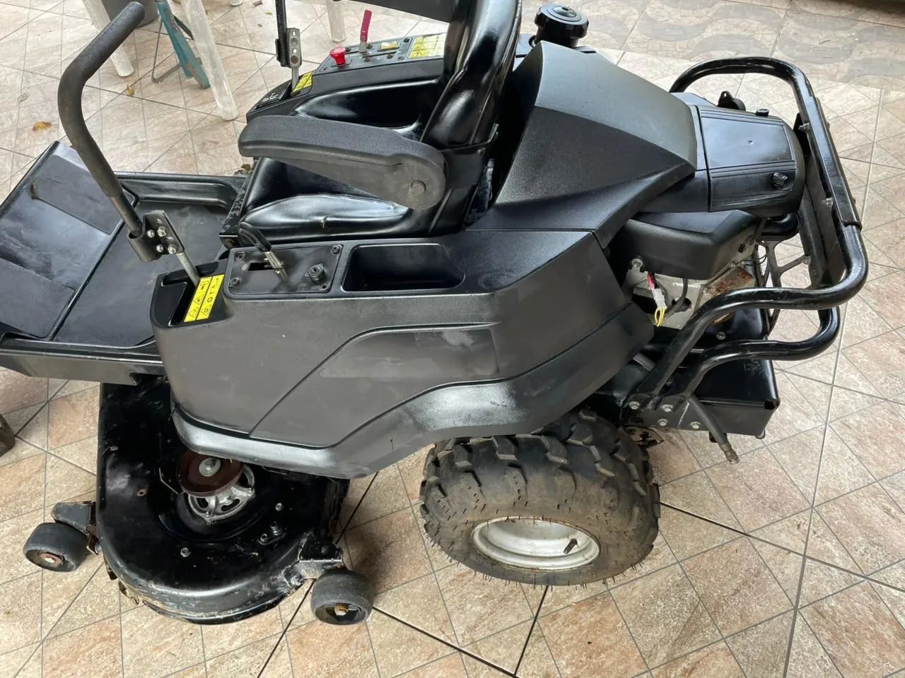 Trator de Cortar Grama Giro Zero Murray 26HP - Foto 3