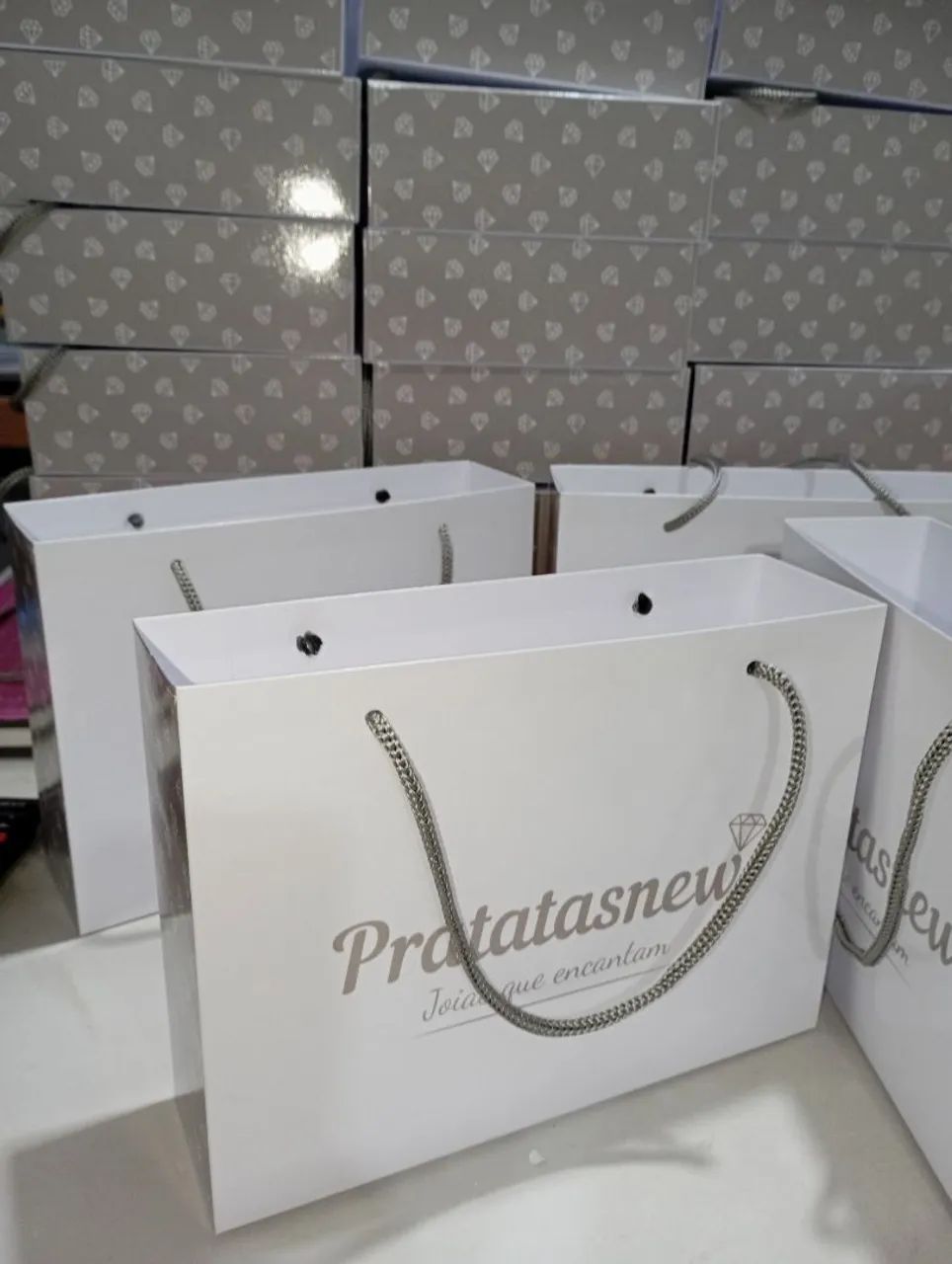 Sacola de Papel para Presente Prata - Foto 2
