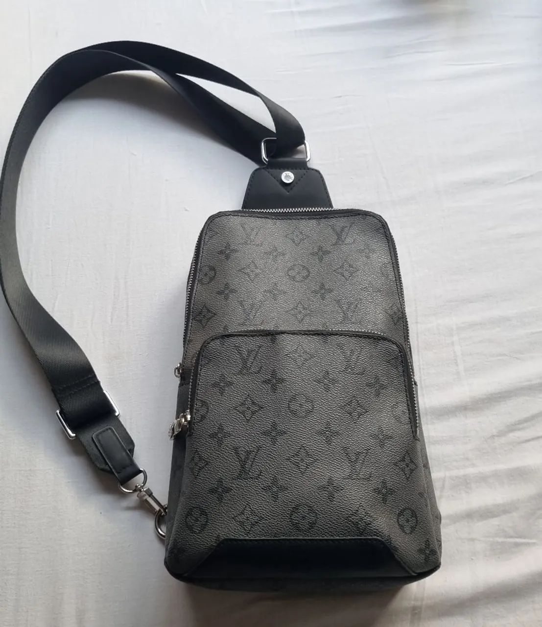 Bolsa Louis Vuitton Cinza e Preta (Masculina)