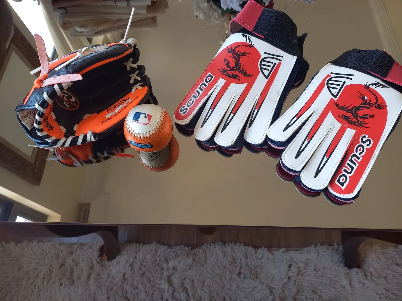 Luvas de Goleiro e de Baseball - Kit Esportivo