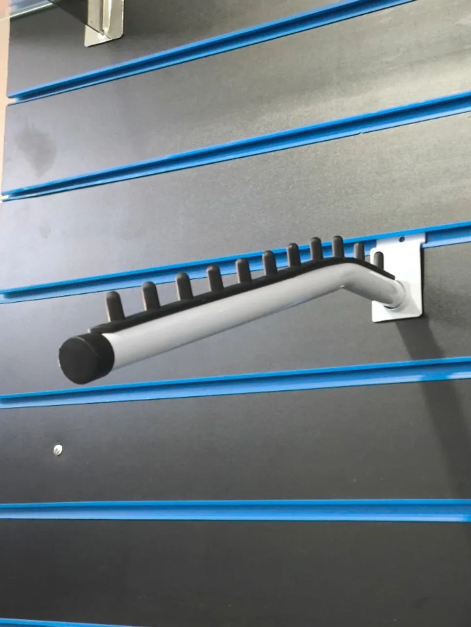 Arara Cabideira para Cabides - Painel Canaletado