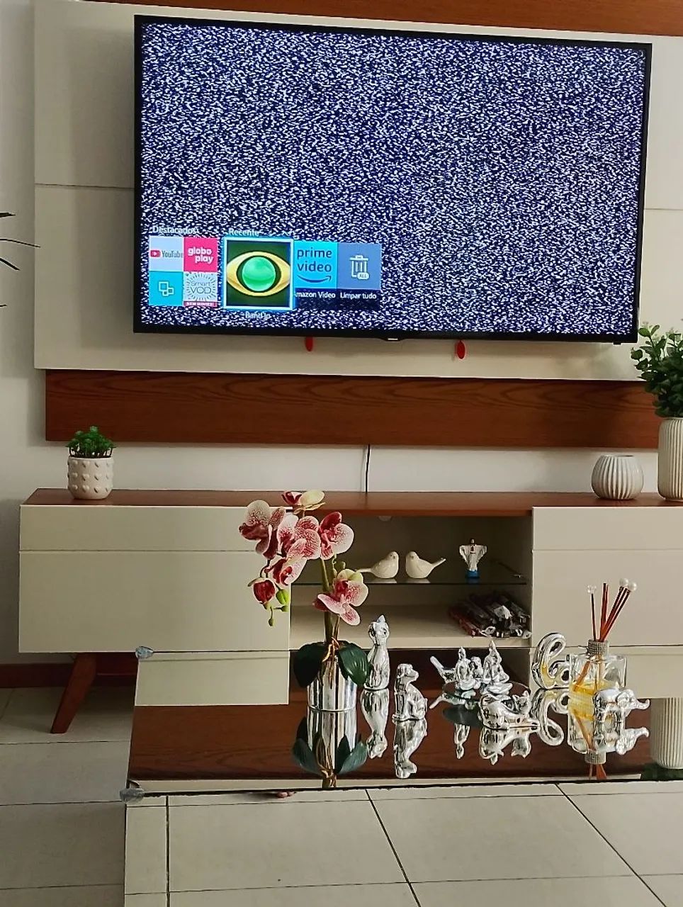 Selling used Samsung 58-inch smart TV, but in perfect condition and working normally64313035910529122