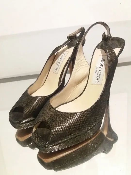 SCARPIN PEEP TOE JIMMY CHOO. MADE IN ITALY. LINDO! - Foto 2
