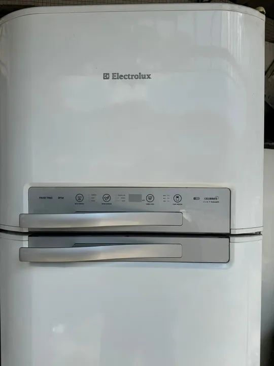 Geladeira frost free df50 Electrolux moderna 