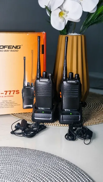 kit com 2 Rádio Comunicador Walktalk 777S