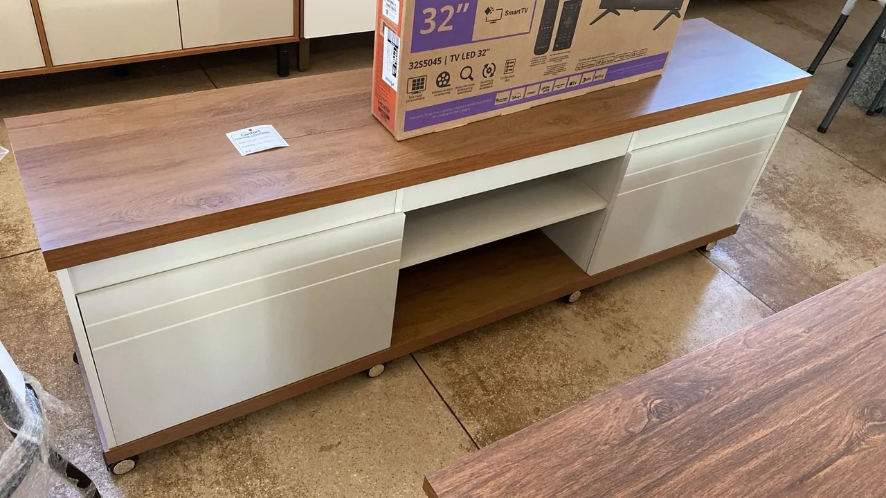 Rack para TV com Rodinhas e Gavetas - Design Moderno