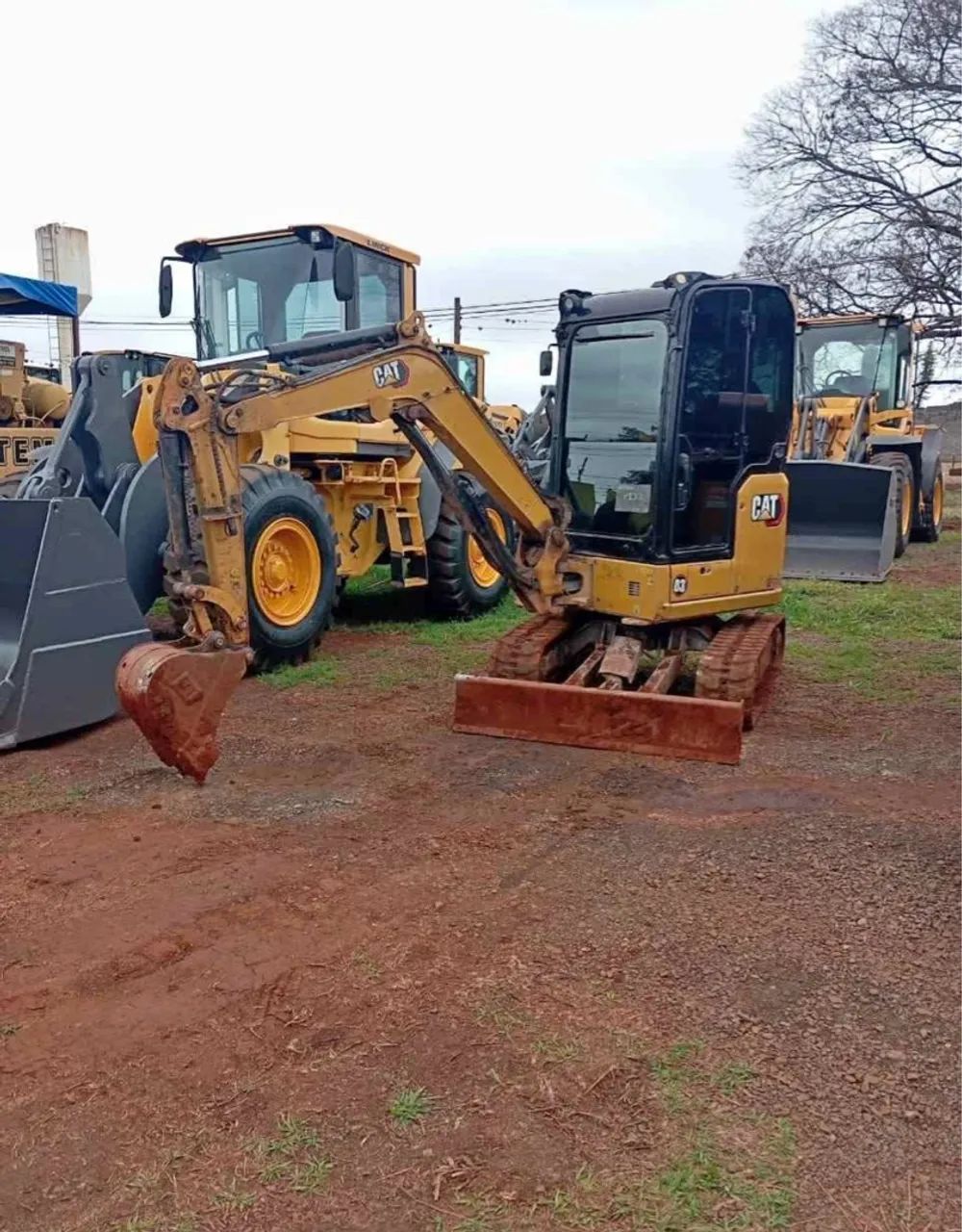 Mini Escavadeira Caterpillar CAT 2020