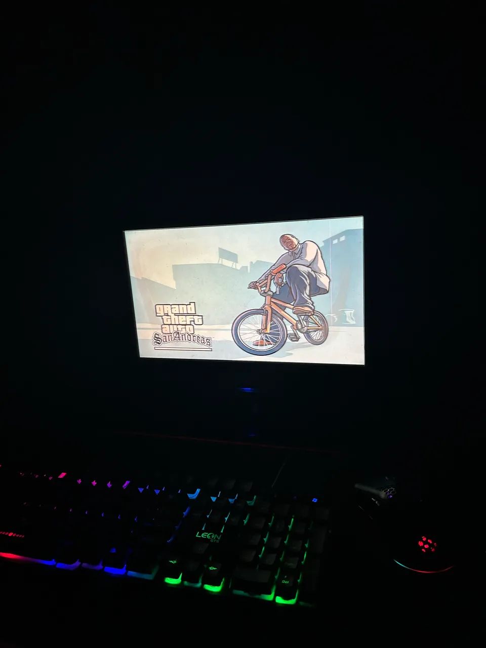 Complete computer with accessories (description)64396503703170120