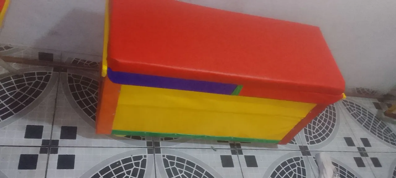 Baú infantil colorido