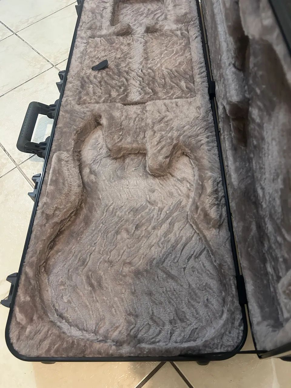 Só venda - Case Fender Deluxe usado para contrabaixo  - Foto 3