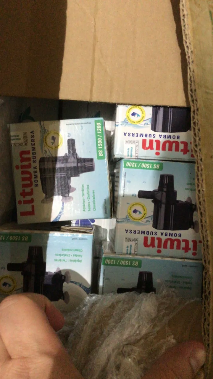 Material de aquario(aquarios, bombas submersas e compressor)