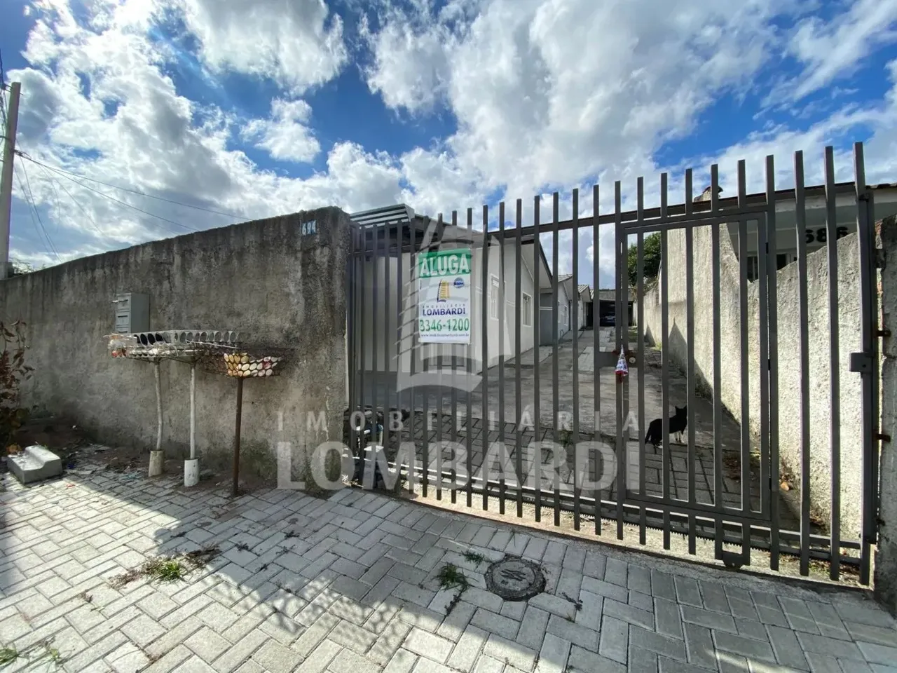Casa Residencial com 2 quartos para alugar por R$ 1700.00, 75.00 m2 - PINHEIRINHO - CURITI