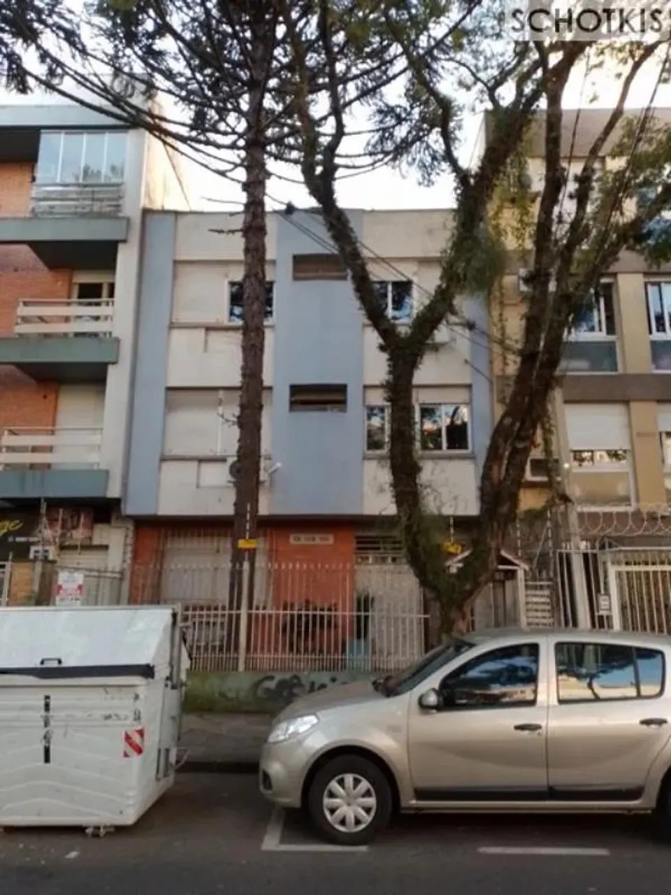 IMOBILIÁRIA SCHOTKIS VENDE APARTAMENTO DE 02 DORMITÓRIOS ALUGADO, COM DEPENDÊNCIA DE EMPRE
