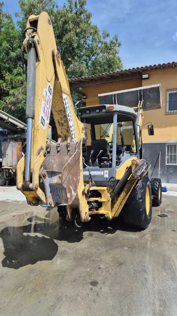 Retroescavadeira New Holland e JCB - Foto 3