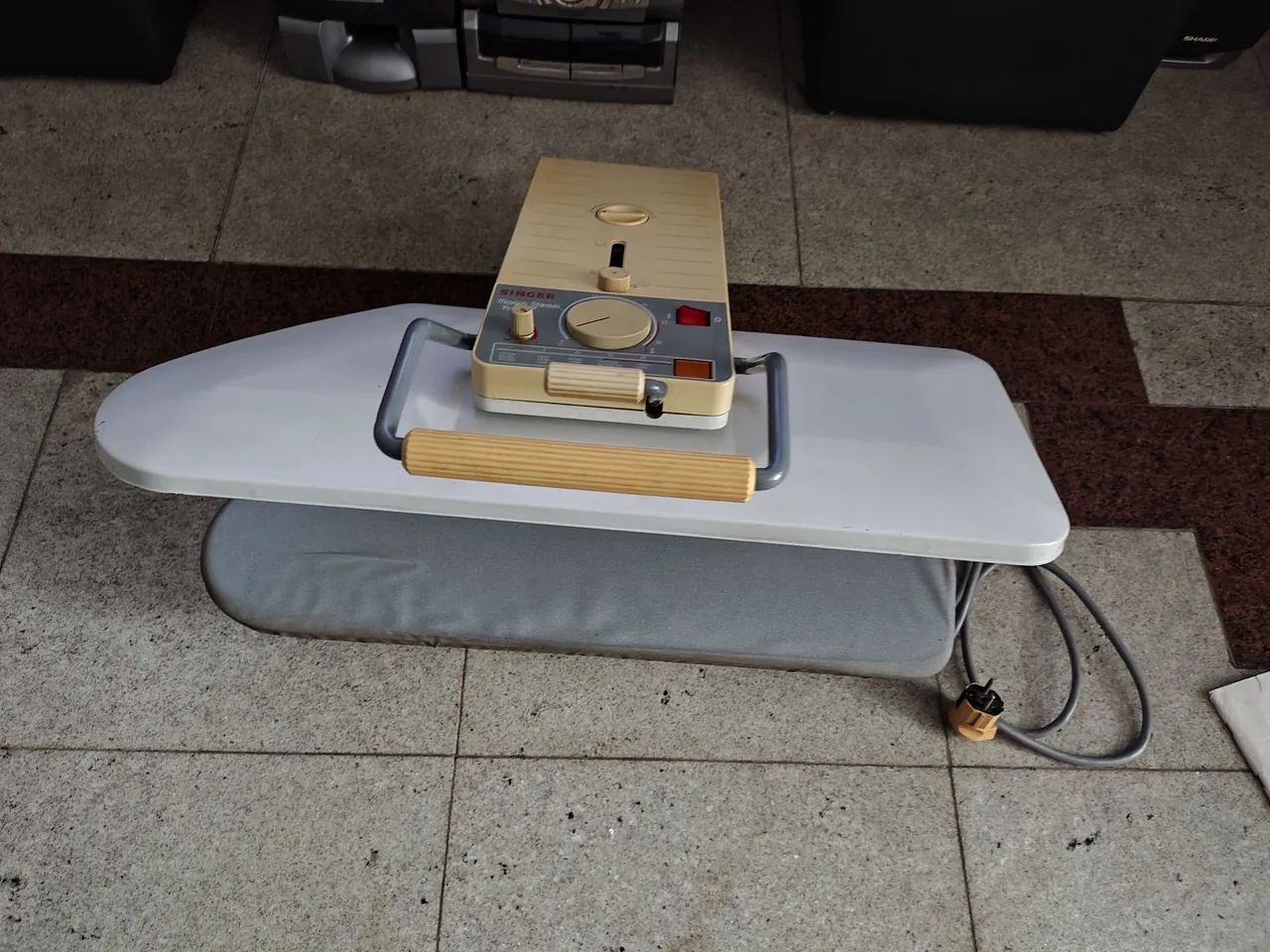 Prensa Passa Roupa a Vapor Singer - Foto 5