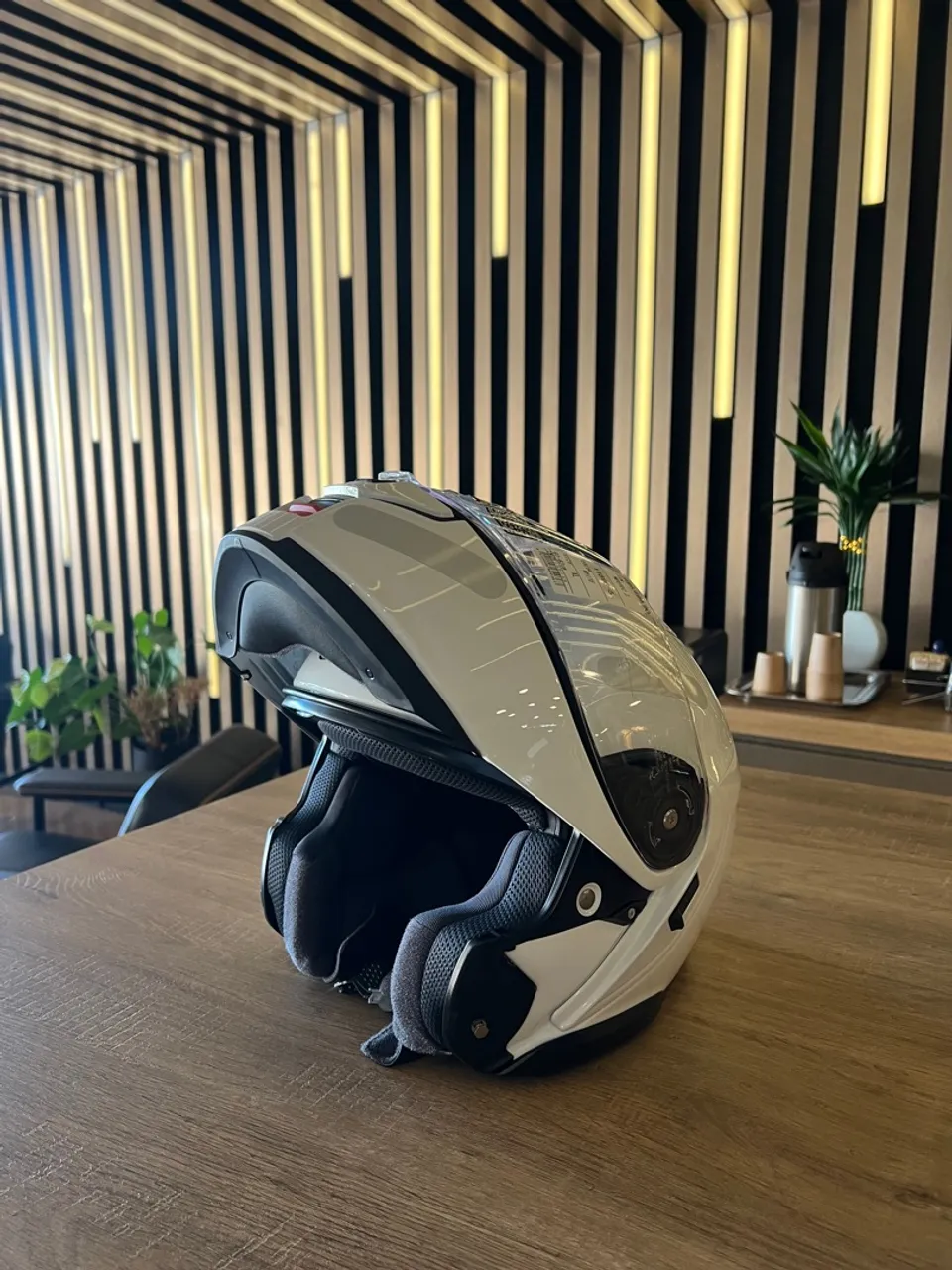Capacete neotec shoei