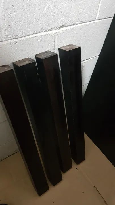 CONJUNTO  MESA MADEIRA MACIÇA PRETA QUADRADA E 4 CADEIRAS ESTOFADAS ÓTIMO ESTADO - Foto 2