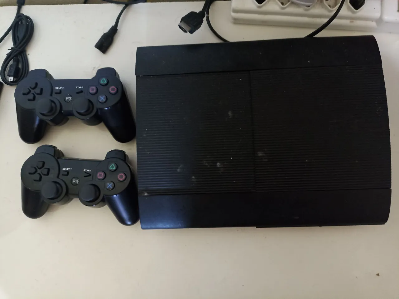 Playstation 3 Slim com 2 Controles