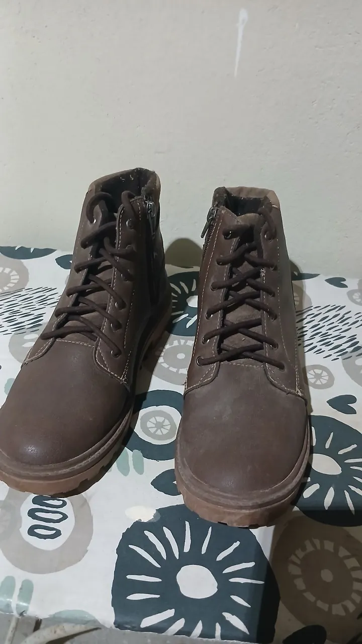 Botas De Couro Marrons