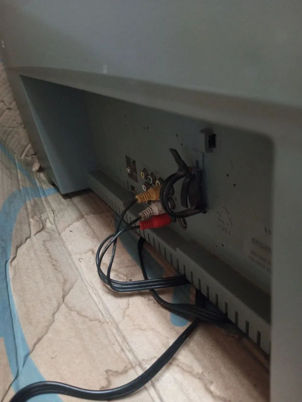 TV PHILIPS 34 INCHES, WITH REMOTE CONTROL.64315882324993121