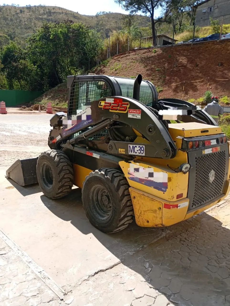 Mini Carregadeira New Holland L225 new Holland  - Foto 3