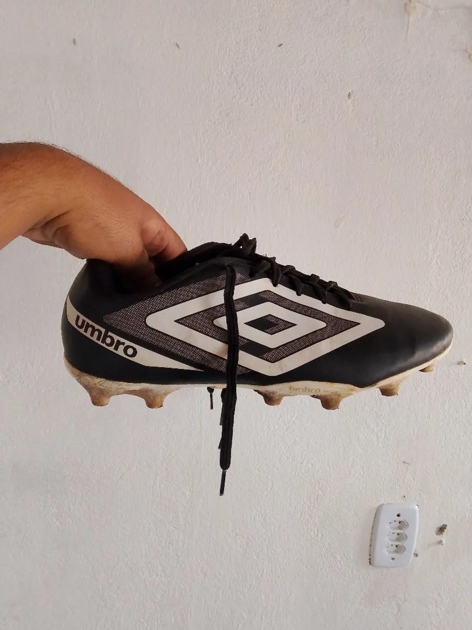 Chuteira Umbro campo - Tamanho 42