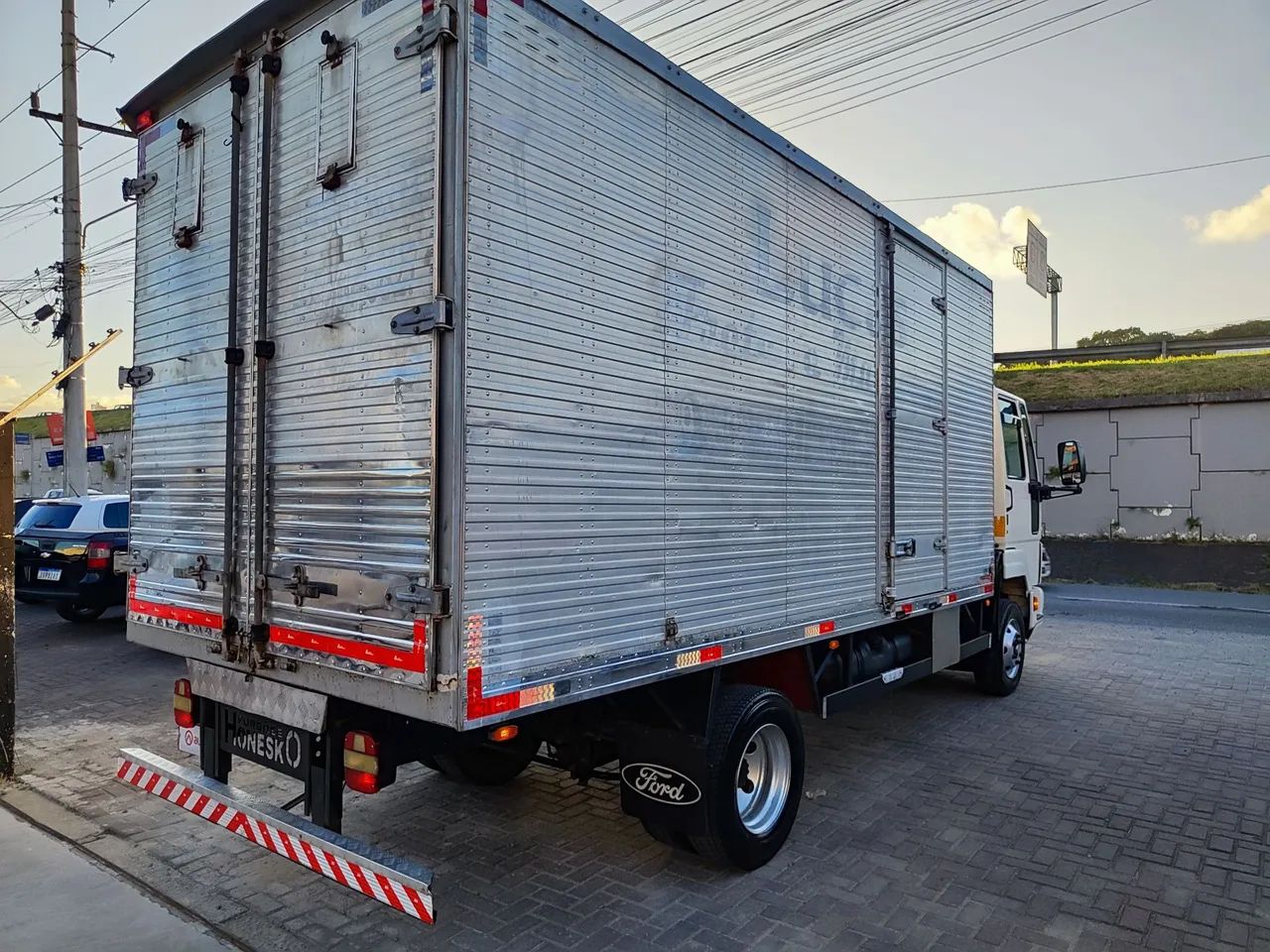 Ford Cargo 712 Cummins 6cc - Baú - Foto 9