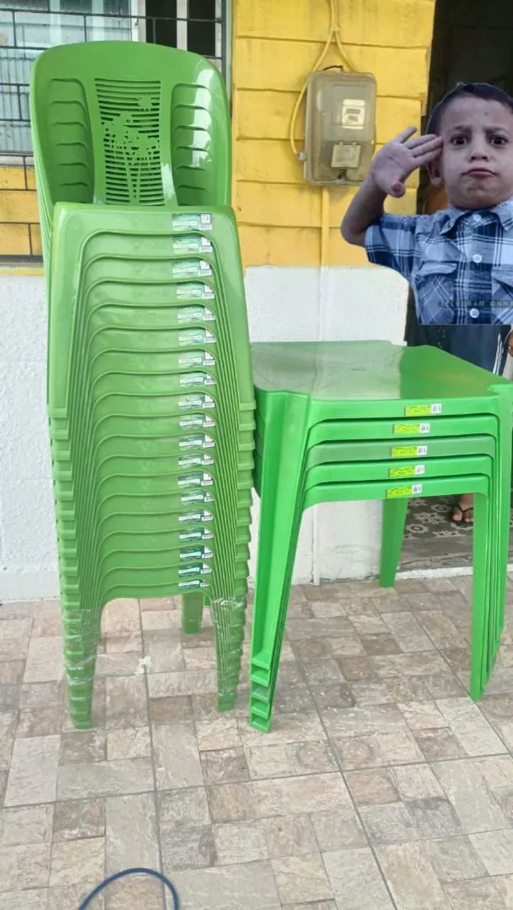 Mesas e cadeiras de plástico 