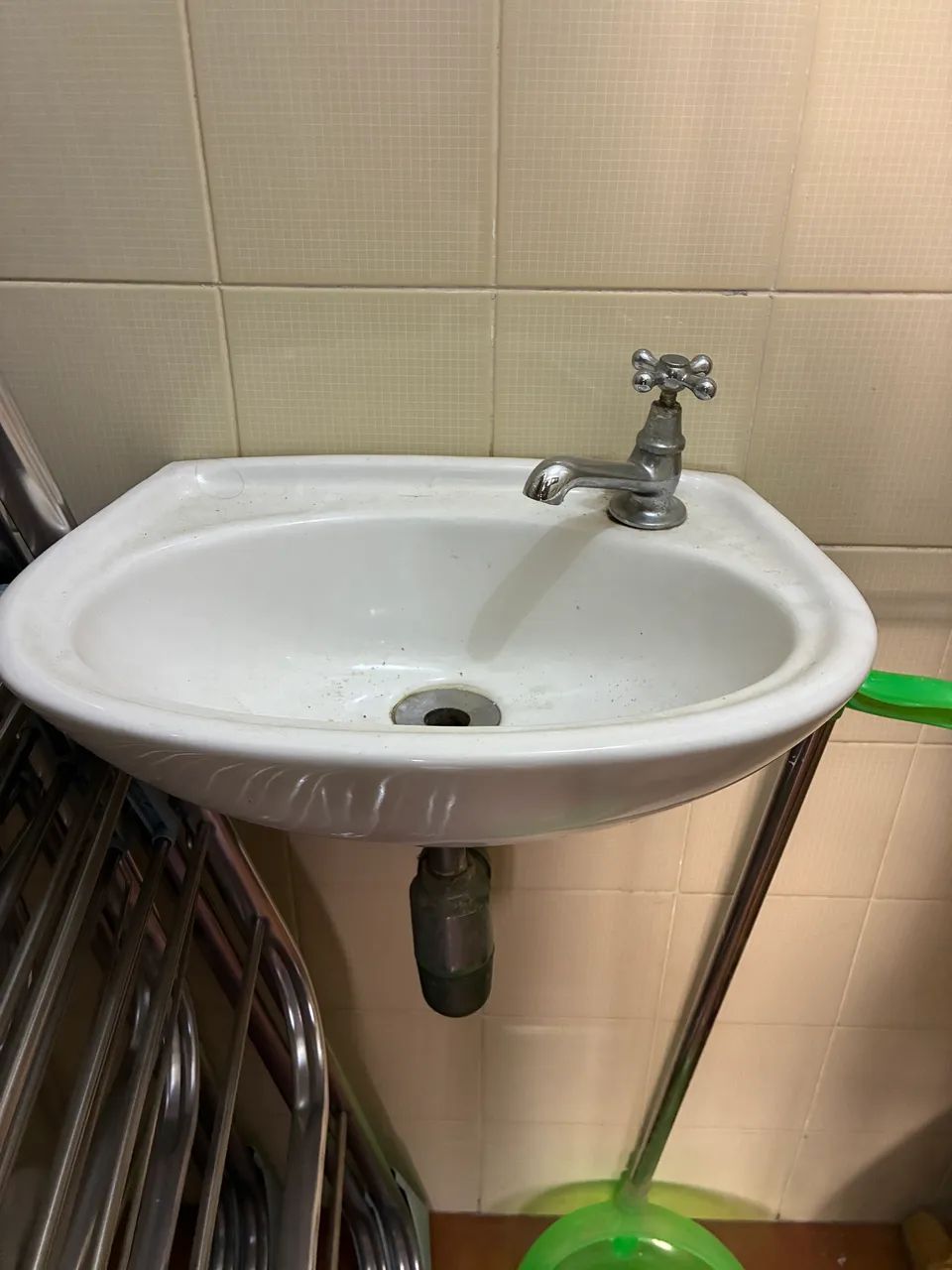 Pia e vaso com caixa acoplada