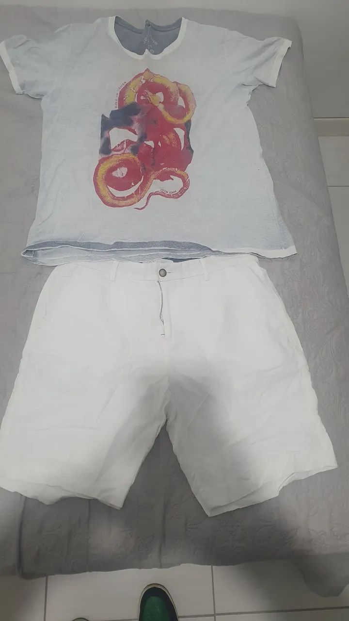 BERMUDA BRANCA COM CAMISETA
