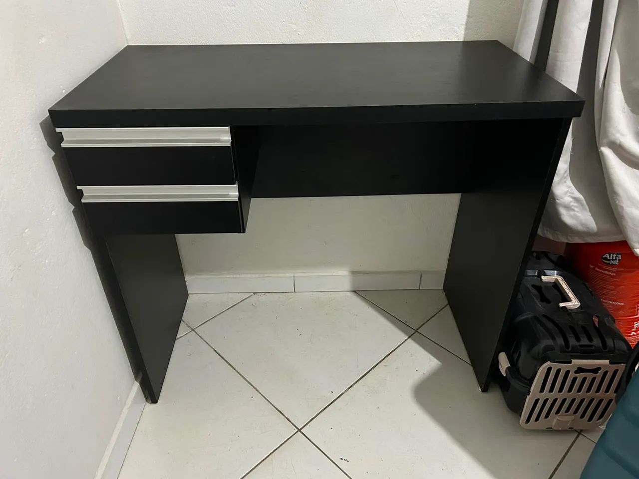 Escrivaninha Preta com 2 gavetas 