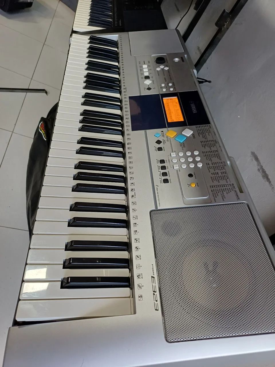 Teclado yamaha psr E323 em perfeito estado.  - Foto 3
