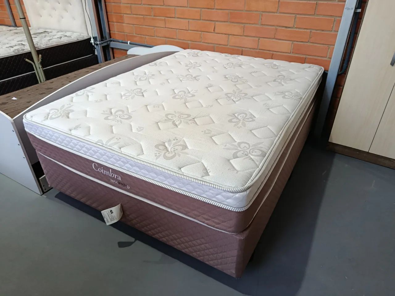 CAMA BOX CASAL SEMI NOVA  MOLAS ENSACADAS 